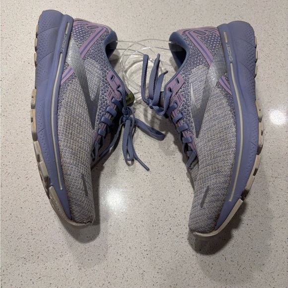 Brooks Lavender and Gray Ghost 10 Athletic Shoes - Picture 3 of 11